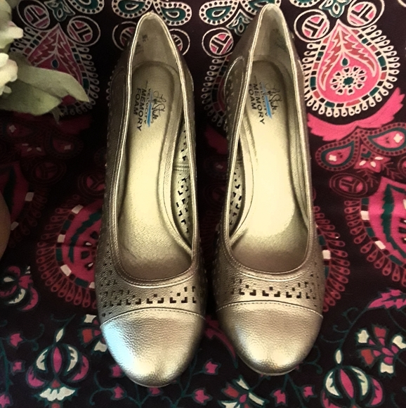 NWOT Life Stride Pumps - Picture 7 of 9